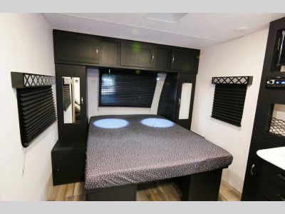 2022 Coachmen RV Freedom Express Ultra Lite — photo 7 view