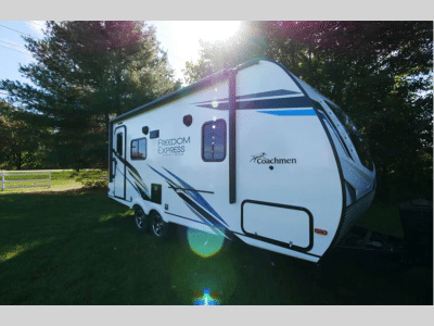 2022 Coachmen RV Freedom Express Ultra Lite — front three-quarter view