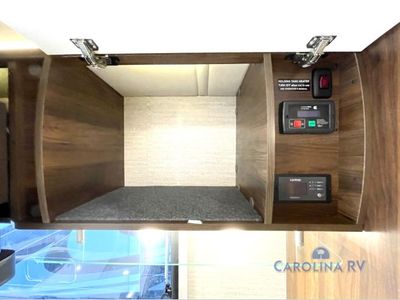 2025 Winnebago Navion - Photo 11