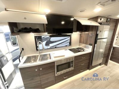 2025 Winnebago Navion - Photo 9