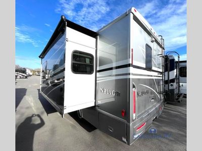 2025 Winnebago Navion - Photo 8