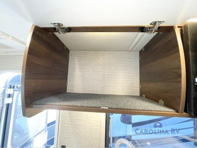 2025 Winnebago Navion - Photo 10