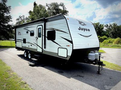 2018 Jayco Jay Flight SLX — front three-quarter view