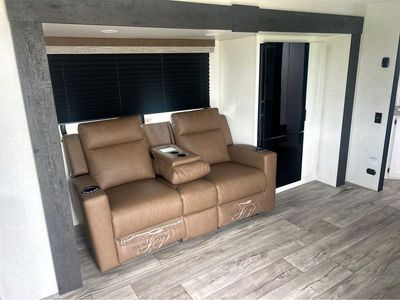 2026 VENTURE RV SIENNA - Photo 9