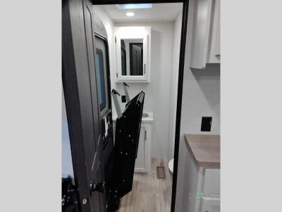 2026 Venture RV SportTrek — photo 41 view