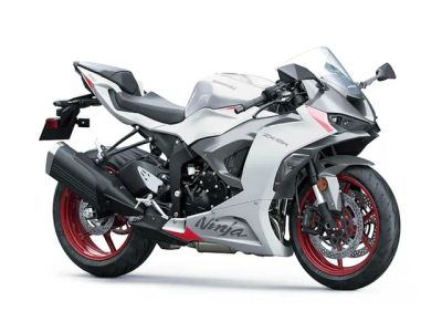 2025 Kawasaki Ninja® ZX™-6R ABS — front three-quarter view