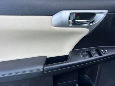 2013 Lexus CT 200h - Photo 12