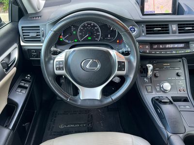 2013 Lexus CT 200h - Photo 14