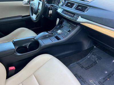 2013 Lexus CT 200h - Photo 16