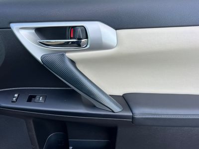 2013 Lexus CT 200h - Photo 18