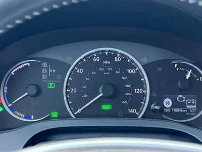 2013 Lexus CT 200h - Photo 28