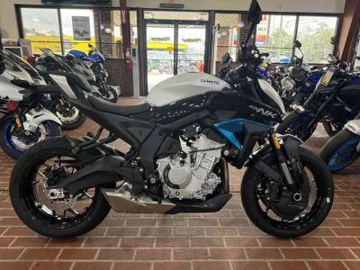 2026 CFMOTO 675NK — front three-quarter view