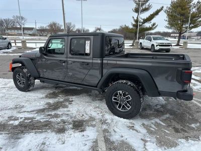 2026 Jeep Gladiator — photo 17 view