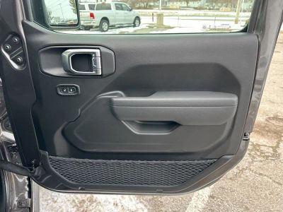 2026 Jeep Gladiator — photo 47 view
