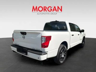 2024 Nissan Titan — photo 8 view