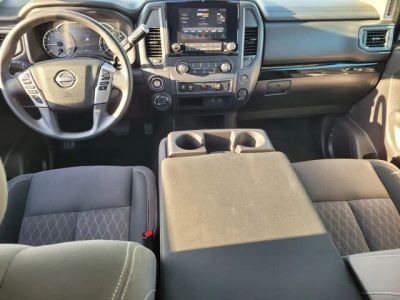 2024 Nissan Titan — photo 12 view