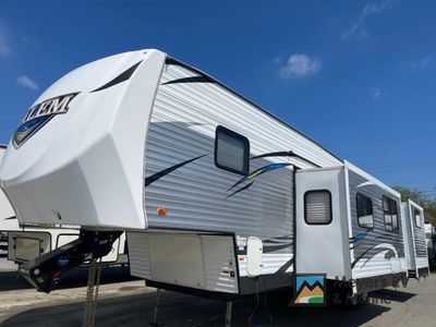 2018 Forest River RV Salem - Photo 2