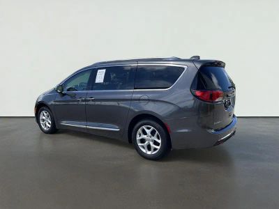 2020 Chrysler Pacifica — detail view