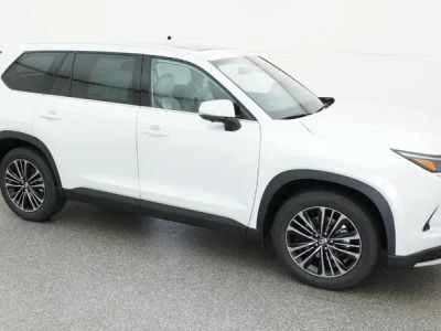 2026 Toyota Grand Highlander Hybrid - Photo 12