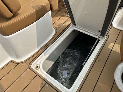 2025 Chaparral 247 SSX - Photo 45