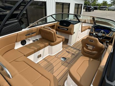 2025 Chaparral 247 SSX - Photo 14