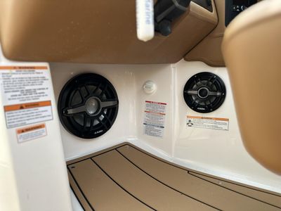 2025 Chaparral 247 SSX - Photo 27
