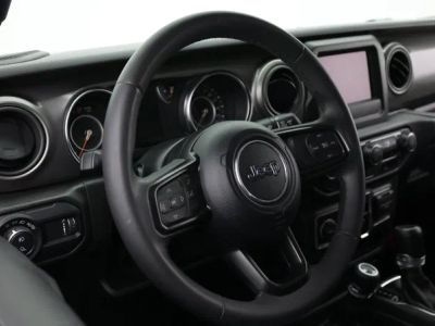 2023 Jeep Gladiator — photo 8 view