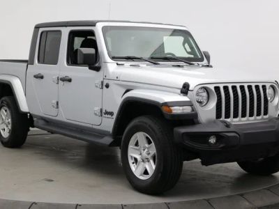 2023 Jeep Gladiator — rear three-quarter view
