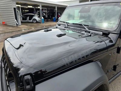 2025 Jeep Wrangler — photo 10 view