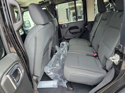 2025 Jeep Wrangler — photo 28 view