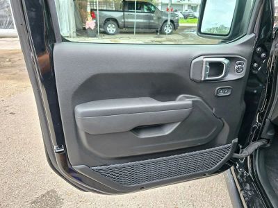 2025 Jeep Wrangler — photo 13 view