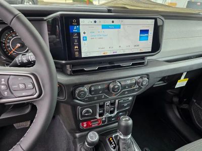 2025 Jeep Wrangler — photo 21 view