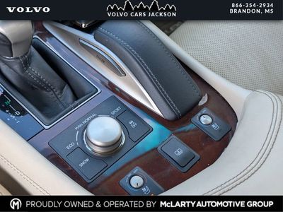 2016 Lexus LS — photo 16 view