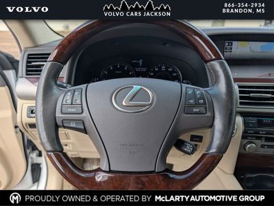 2016 Lexus LS — photo 18 view