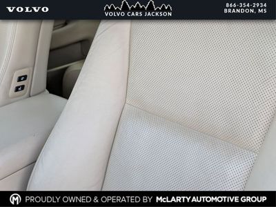 2016 Lexus LS — photo 24 view