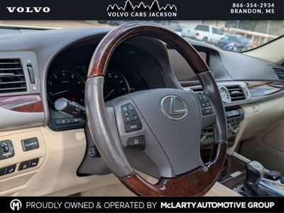 2016 Lexus LS — photo 10 view