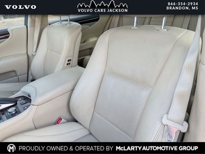 2016 Lexus LS — photo 23 view