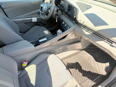 2026 Hyundai ELANTRA — photo 13 view