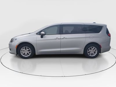 2022 Chrysler Voyager - Photo 4