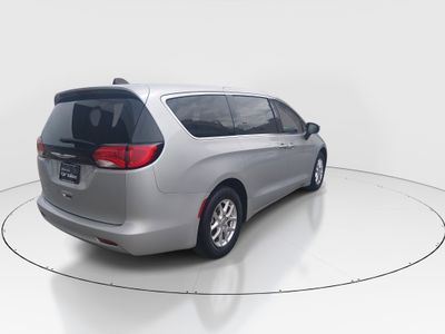 2022 Chrysler Voyager - Photo 7