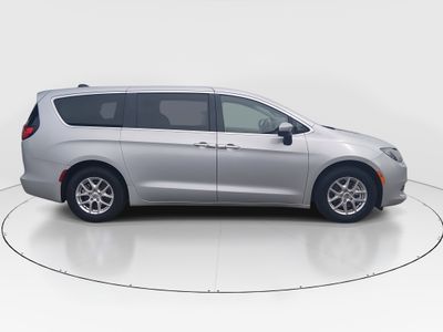 2022 Chrysler Voyager - Photo 8