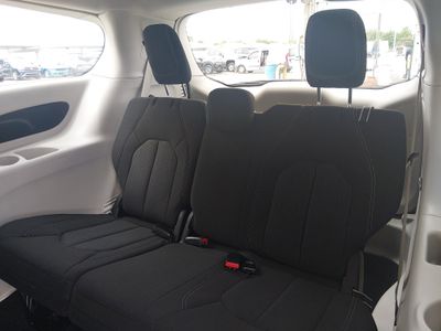 2022 Chrysler Voyager - Photo 17