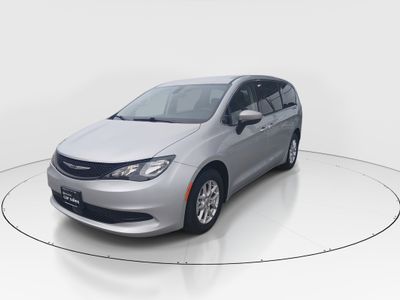 2022 Chrysler Voyager - Photo 3
