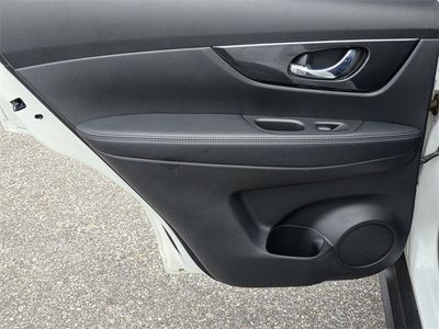 2017 Nissan Rogue - Photo 29