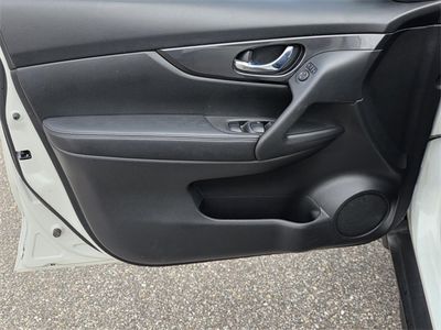 2017 Nissan Rogue - Photo 28