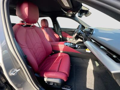2026 BMW 5 Series — photo 23 view