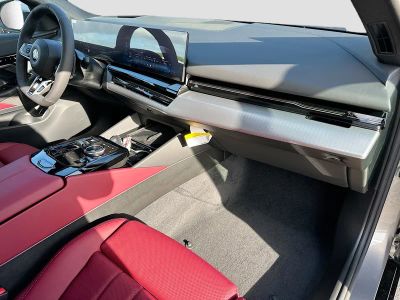 2026 BMW 5 Series — photo 24 view