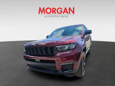 2025 Jeep Grand Cherokee L — engine compartment view