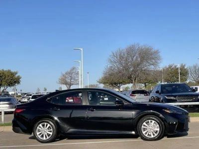 2025 Toyota Camry - Photo 3