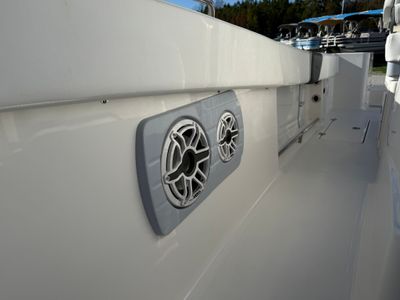2026 Robalo 300 CC - Photo 2
